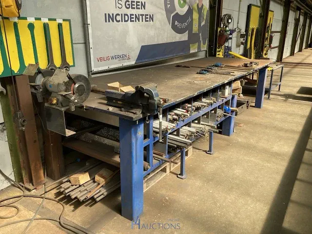 Metalen werktafel - afbeelding 1 van  3