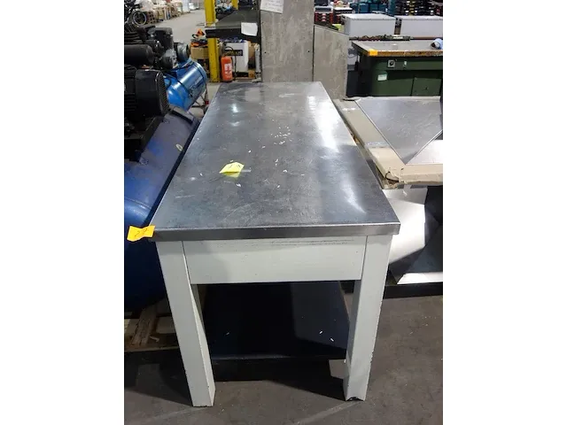 Metalen werktafel - afbeelding 1 van  3