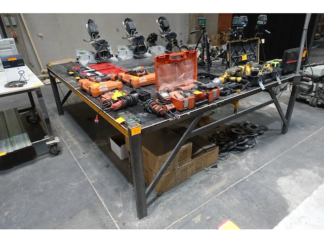 Metalen werktafel - afbeelding 1 van  4