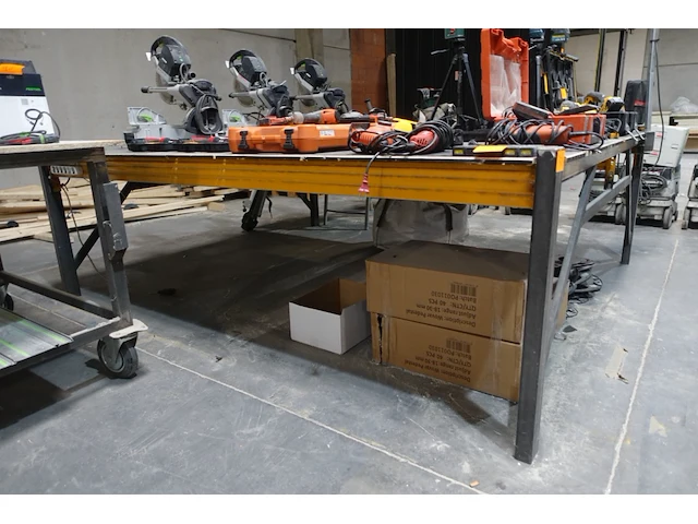 Metalen werktafel - afbeelding 2 van  4
