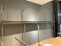 Metalen winkel inrichting / metalen wandrekken