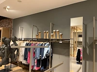 Metalen winkel inrichting / metalen wandrekken - afbeelding 3 van  9