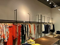 Metalen winkel inrichting / metalen wandrekken - afbeelding 7 van  9