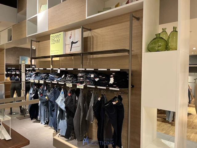 Metalen winkel inrichting / metalen wandrekken - afbeelding 4 van  9