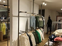 Metalen winkel inrichting / metalen wandrekken - afbeelding 6 van  9
