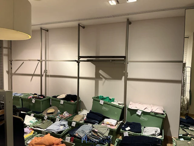 Metalen winkel inrichting / metalen wandrekken - afbeelding 8 van  9