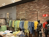 Metalen winkel inrichting / metalen wandrekken