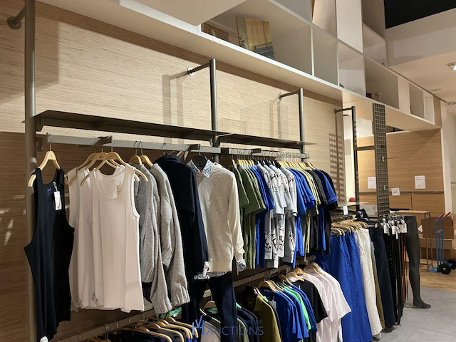 Metalen winkel inrichting / metalen wandrekken - afbeelding 4 van  7