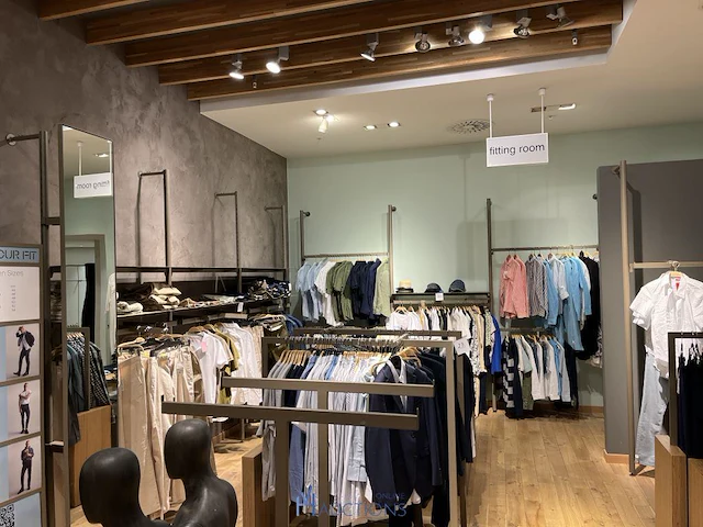 Metalen winkel inrichting / metalen wandrekken - afbeelding 6 van  7