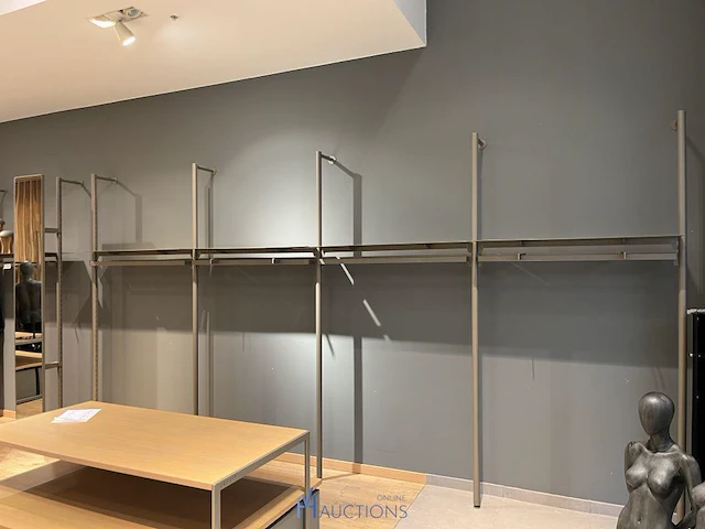 Metalen winkel inrichting / metalen wandrekken - afbeelding 7 van  7