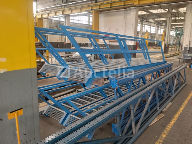 Metalen/industriële trappen - afbeelding 1 van  3