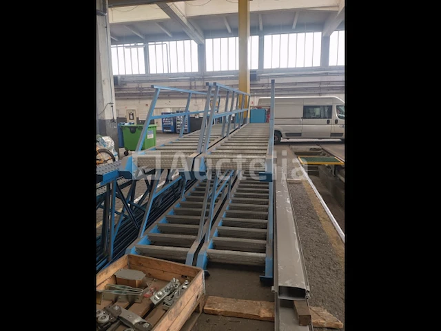 Metalen/industriële trappen - afbeelding 3 van  3