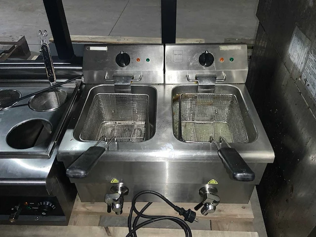 Metro gdf 3028 dubbele friteuse - afbeelding 2 van  5