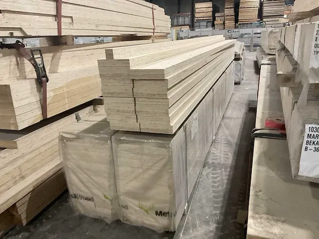 Metsä wood kerto-s lvl houten balken (63x) - afbeelding 1 van  5