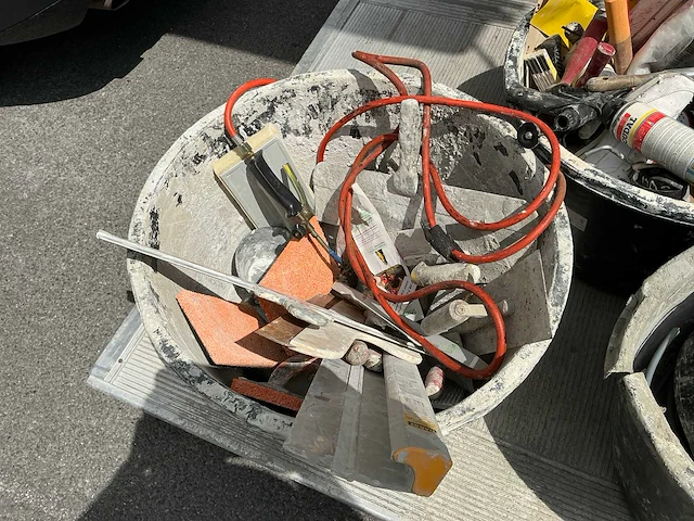 Metselkuip met divers metselgereedschap (3x) - afbeelding 7 van  14