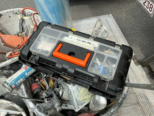 Metselkuip met divers metselgereedschap (3x) - afbeelding 14 van  14