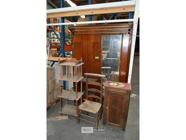 Meubel met kapstok en spiegel 130 x 102 + kastje, kerkstoel - afbeelding 1 van  1