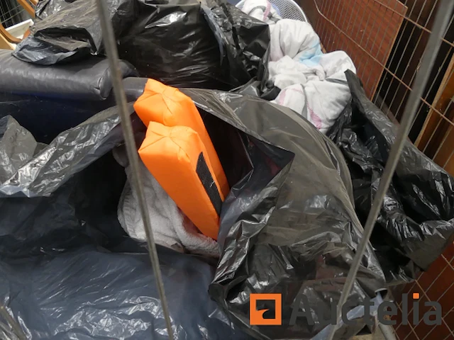 Meubels en consumptiegoederen (beslag) - afbeelding 3 van  5