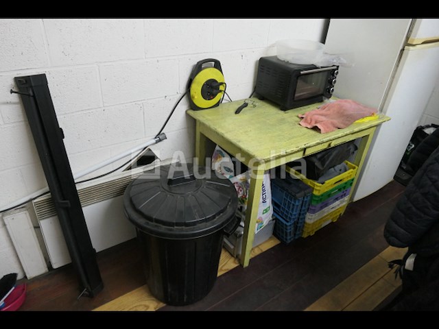 Meubilair en diverse inhoud van het pand - afbeelding 1 van  5