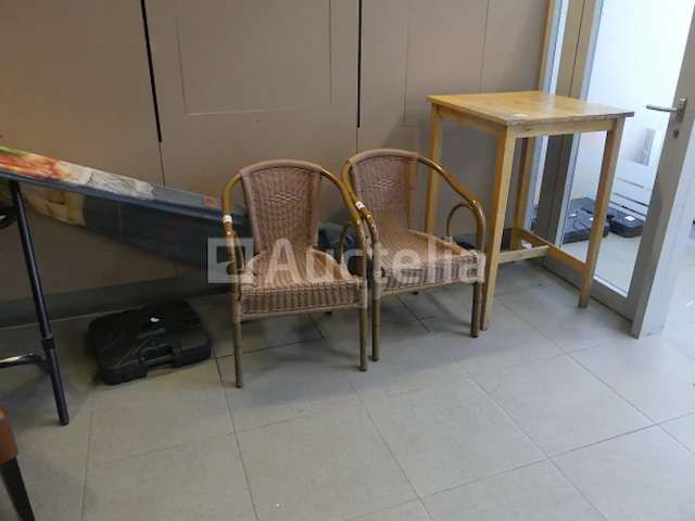 Meubilair; tafels, stoelen,... - afbeelding 11 van  11