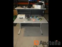 Meubilair van bureautafel en kleine apparatuur van bureautafel - afbeelding 4 van  9