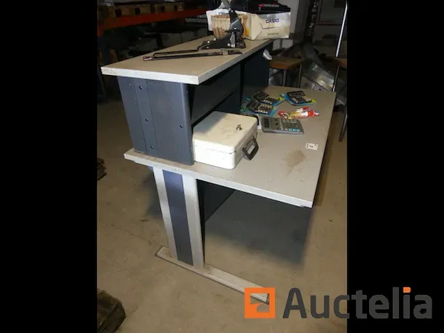 Meubilair van bureautafel en kleine apparatuur van bureautafel - afbeelding 5 van  9
