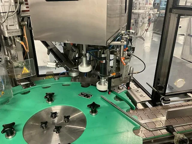 Mewes gkv-kombi flacon afsluitmachine - afbeelding 5 van  18
