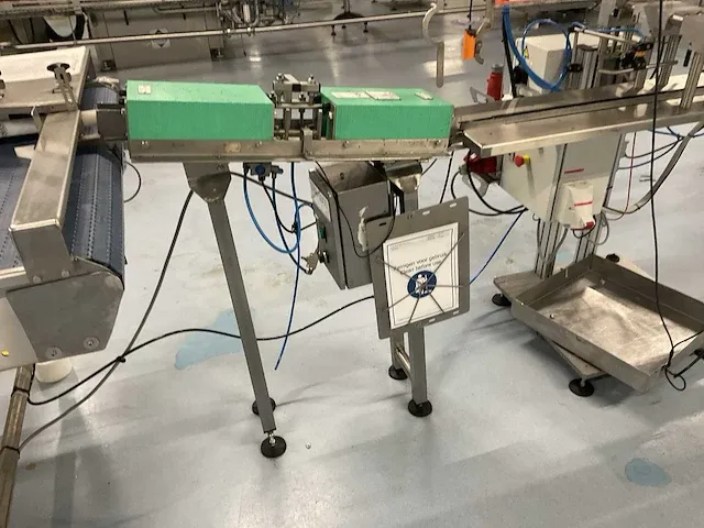 Mewes gkv-kombi flacon afsluitmachine - afbeelding 13 van  18