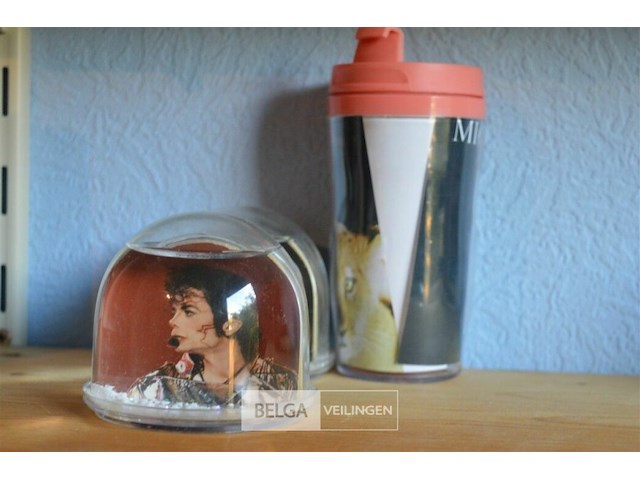 Michael jackson snowglobe en drinkbeker - afbeelding 1 van  3