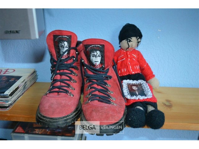 Micheal jackson schoenen + popje - afbeelding 1 van  3