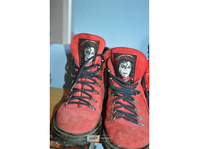 Micheal jackson schoenen + popje - afbeelding 2 van  3