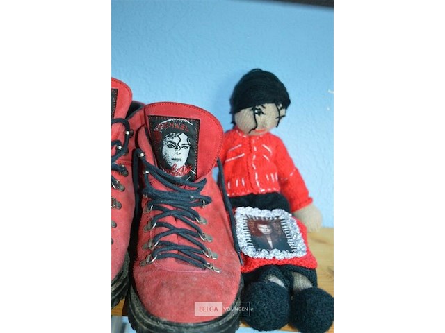 Micheal jackson schoenen + popje - afbeelding 3 van  3