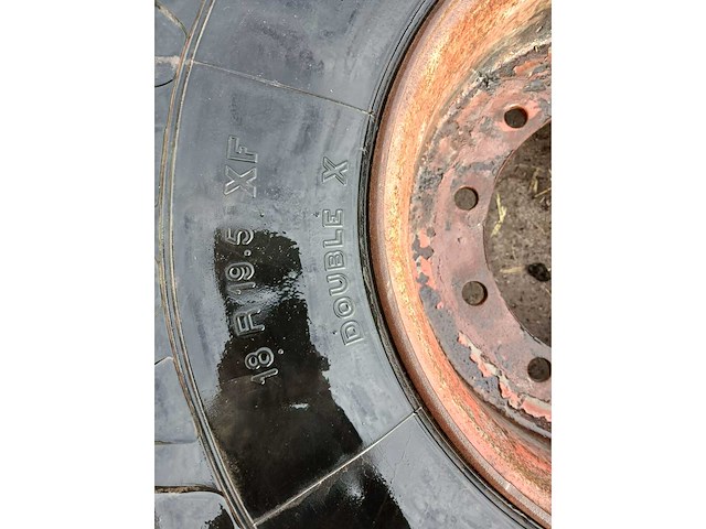 Michelin 18r19.5 xf double x – band op stalen velg - afbeelding 4 van  5