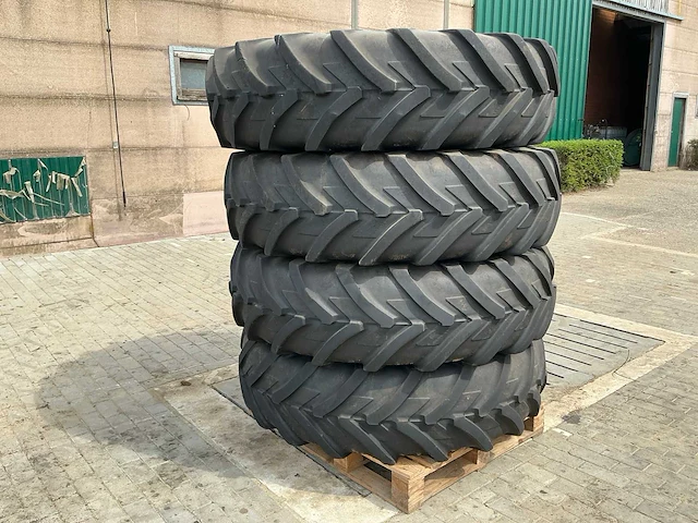 Michelin agribib banden + velg (x4) - afbeelding 1 van  9