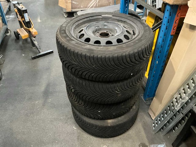 Michelin alpin 5 stalen velg met band (4x) - afbeelding 1 van  5