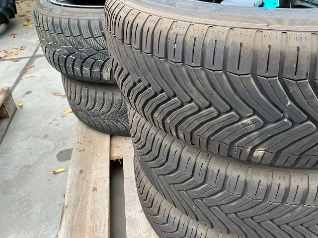 Michelin crossclimate autoband met volvo velg (3x) - afbeelding 6 van  12