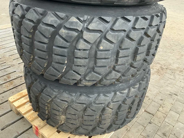 Michelin dubbele banden op velg (x4) - afbeelding 8 van  10