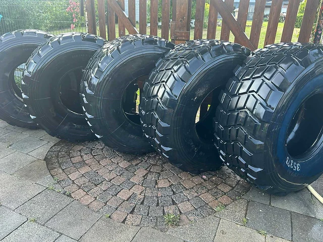 Michelin dumper banden (5x) - afbeelding 1 van  13