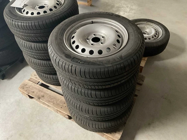 Michelin energysaver 195/65r15 95t zomerbanden op velg (8x) - afbeelding 2 van  8