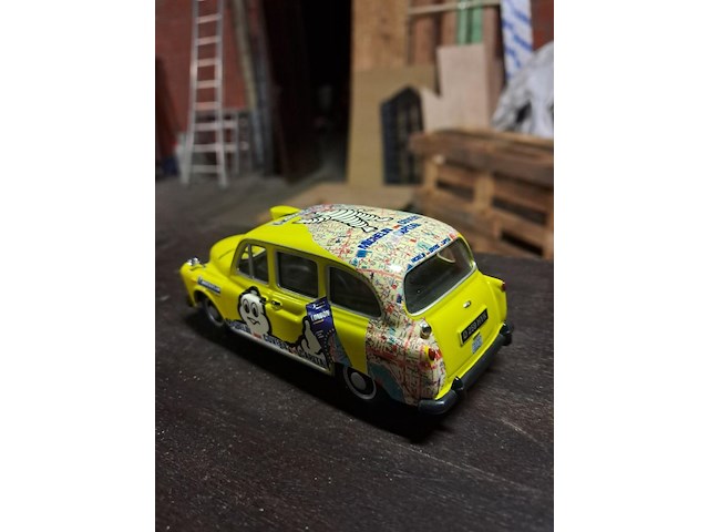 Michelin metalen auto - afbeelding 3 van  3