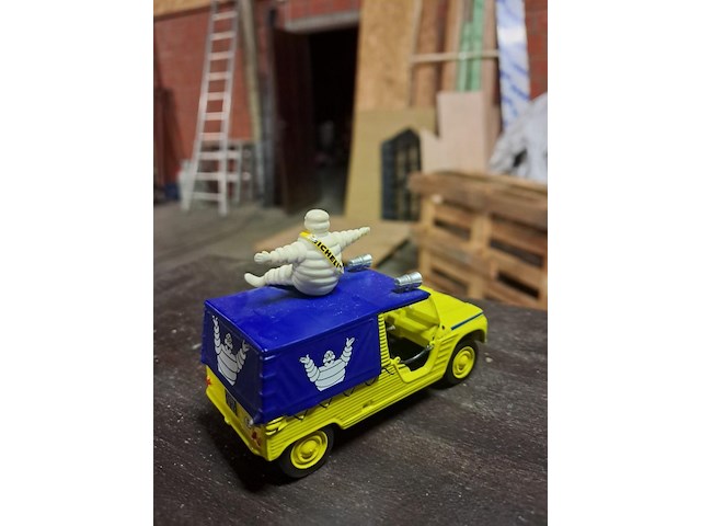 Michelin metalen auto - afbeelding 3 van  3