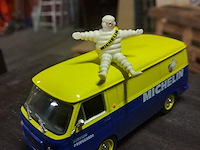 Michelin metalen auto - afbeelding 1 van  3