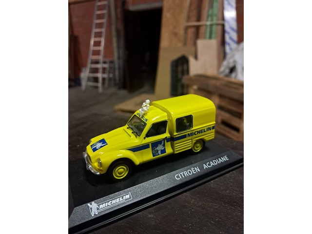 Michelin metalen auto - afbeelding 1 van  3