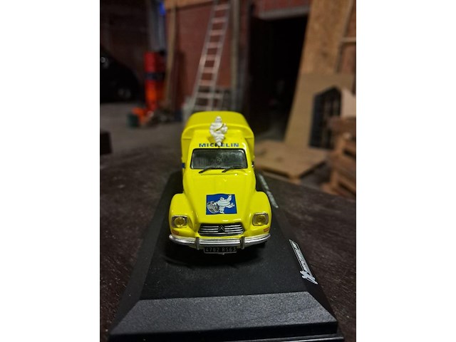 Michelin metalen auto - afbeelding 2 van  3