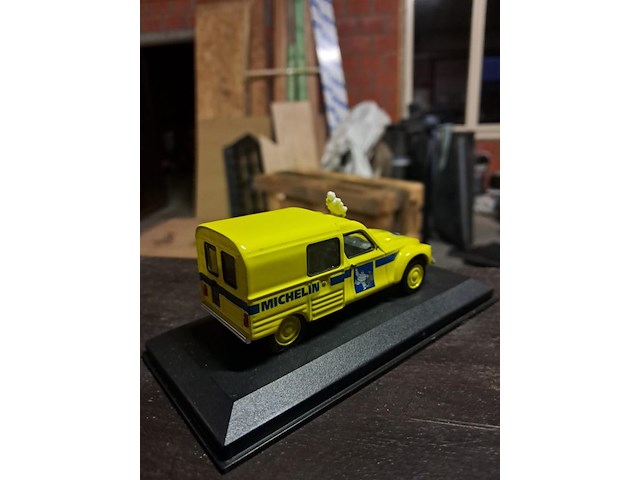 Michelin metalen auto - afbeelding 3 van  3