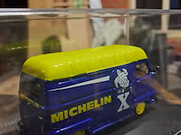 Michelin metalen auto - afbeelding 3 van  3