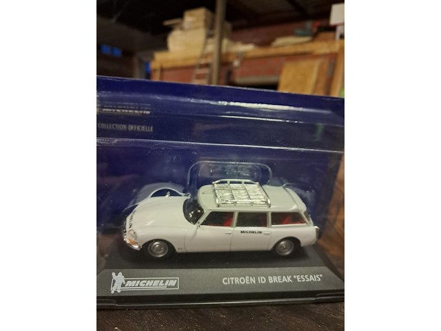 Michelin metalen auto - afbeelding 1 van  3