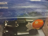 Michelin metalen auto - afbeelding 1 van  3