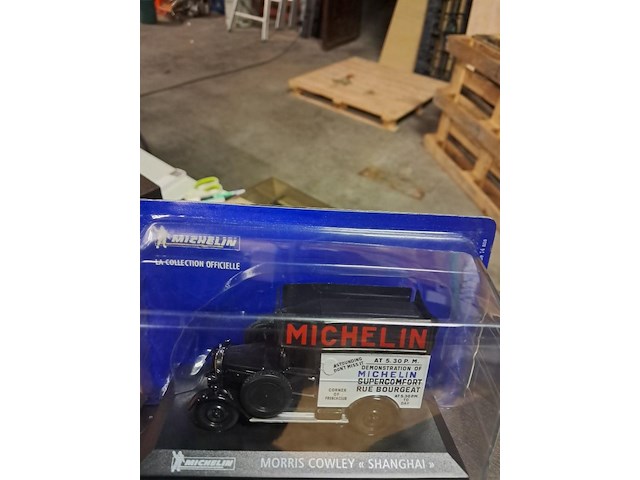 Michelin metalen auto - afbeelding 3 van  3