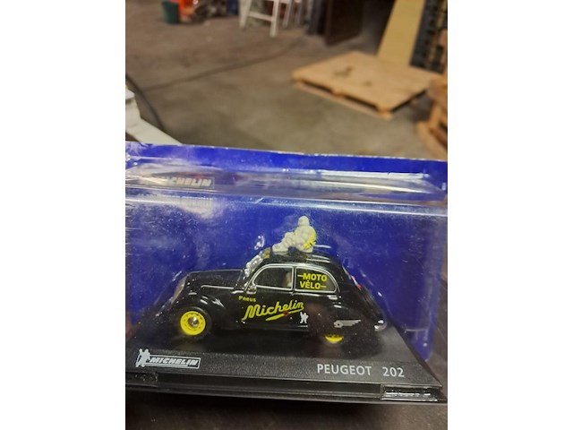 Michelin metalen auto - afbeelding 3 van  3